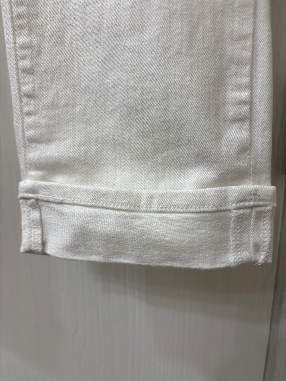 White Capri Levi Jeans with Cuffed Hem - Women - Picture 2 of 5
